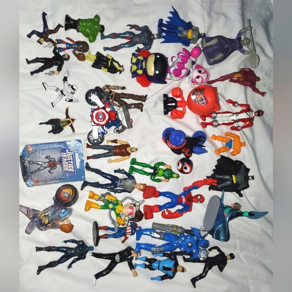 : Huge mix Lot of 34 Marvel DC comics Action Figures & super heroes villains - Picture 7 of 7